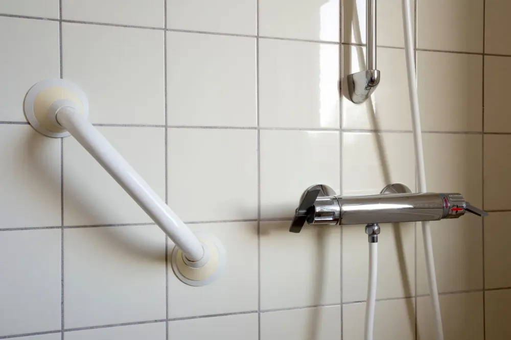 salle de bain PMR